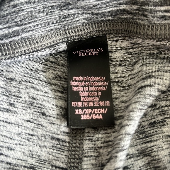 VICTORIA’s SECREt HEATHER GREY CAPRIS LEGGINGS - Picture 6 of 6